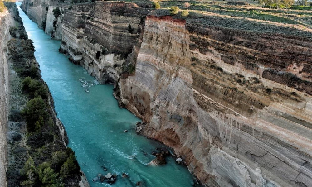 Αμείωτες οι κατολισθήσεις στον Ισθμό της Κορίνθου